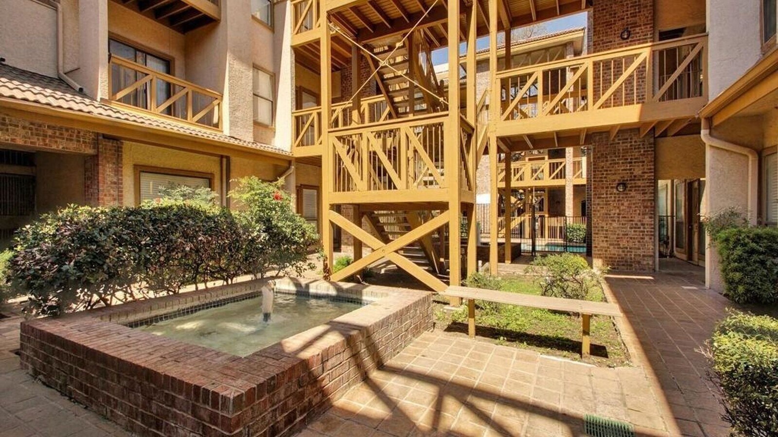 Photo - 806 W 24th St Unidad 100