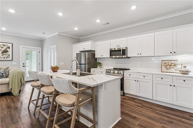 313 Bottlebrush Walk