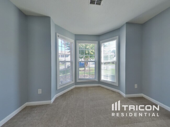 Photo - 341 Rosemont Ct