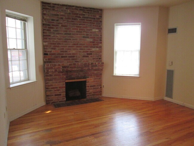 Photo - Dupont Prime Location Tree-Lined Corcoran St & 17th 1 bed 1 bath Condo UTILITIES INCLUDED. Unidad 22