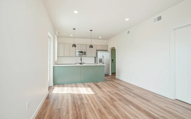 Photo - 1301 Bainbridge St Unit 404