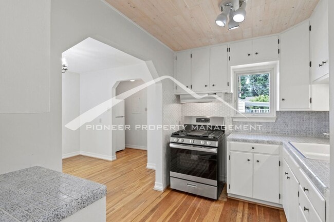 Photo - Charming Bungalow in Patty Jewett Neighborhood! 3bed, 2 bath, Enclosed yard, 1 car garage, carport