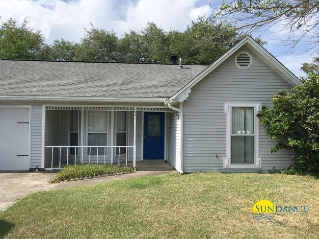 Building Photo - Adorable 3 Bedroom Home in Bluewater Bay!