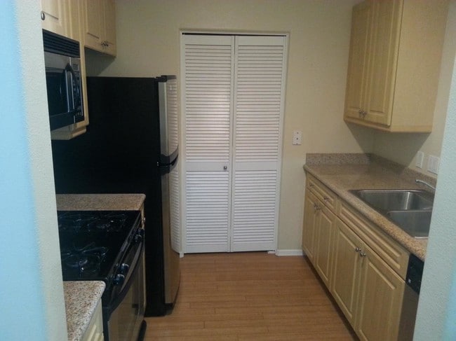 Photo - 2429 WATERMARKE Pl Unidad na