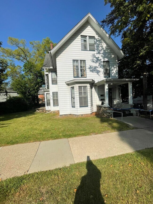 Building Photo - 411 N State St Unit #1