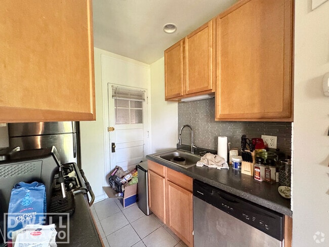 Building Photo - 3300 N Lakewood Ave Unit 1 Rental