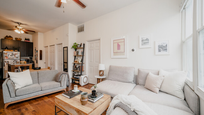 Living Room - 1644 N Artesian Ave Apartments Unit 1F