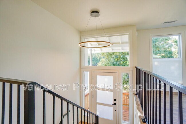 Photo - 819 SE Olympia Dr
