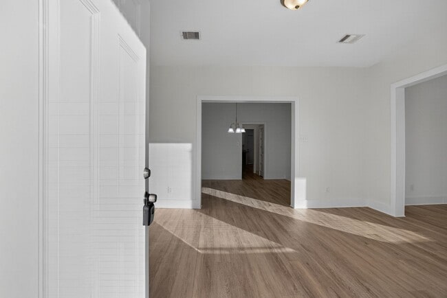 Photo - 304 W Vulcan St