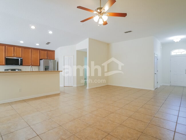 Photo - 224 E New England Dr