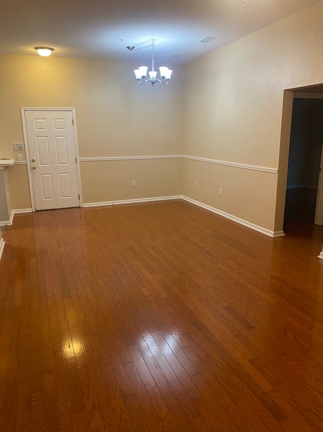 Entrance/Dining Room - 6111 Maggies Cir Unit 101