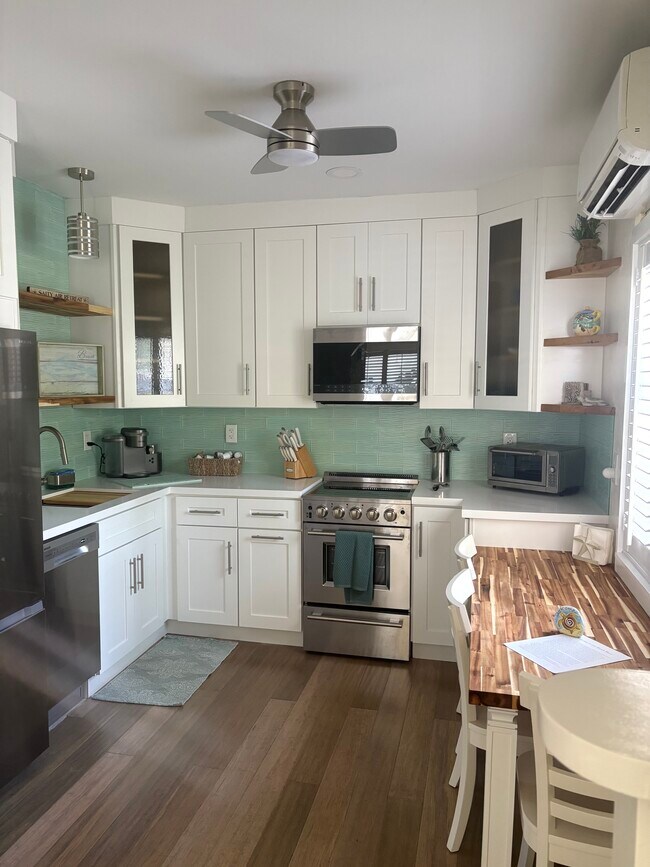 Photo - 3203 NE 5th St Unidad Sudo's Beach Apt