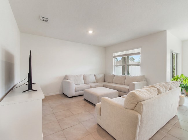 Photo - 49 Hickory Course Ln