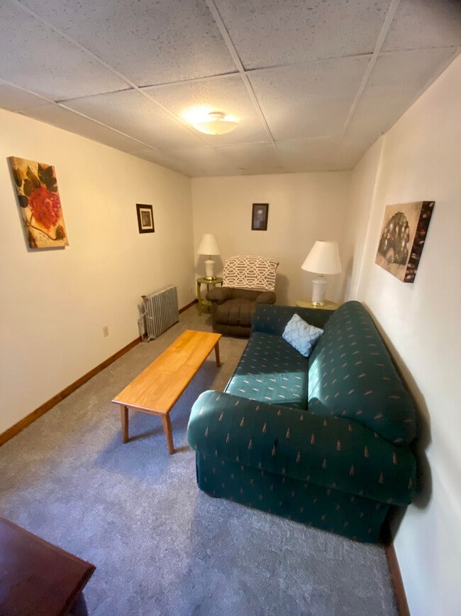 2nd view of bedroom #2, currently not furnished - 154 College St Unit #4