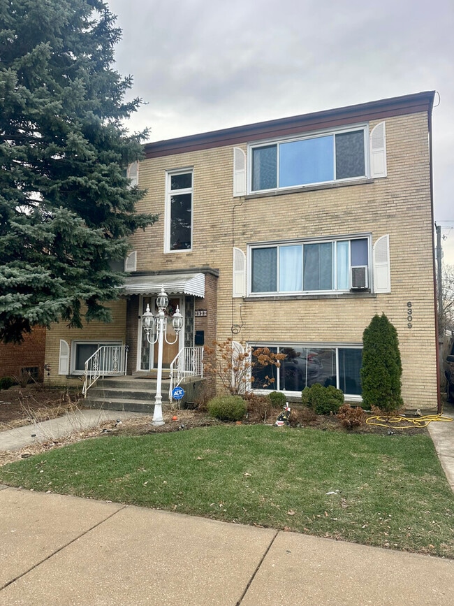 Building Photo - 6309 W Touhy Ave Unit 2nd