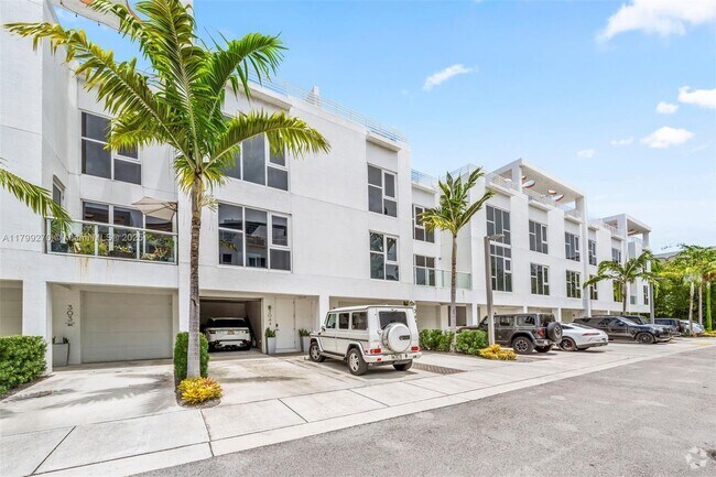Building Photo - 455 NE 39th St Unit 304 Rental