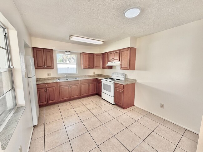 Photo - 1909-1911 58th Avenue Drive West Unit 1909
