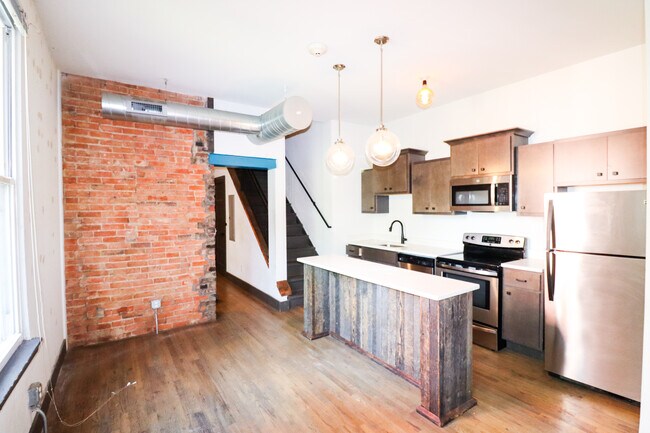 Photo - 1533 Pleasant St