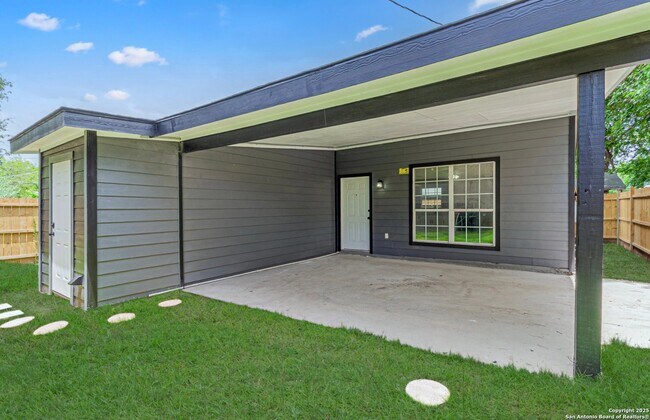 Photo - 210 N San Jacinto St Unit 2 ( Back)