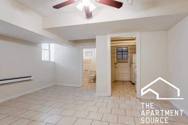 Photo - 2886 N Clark St