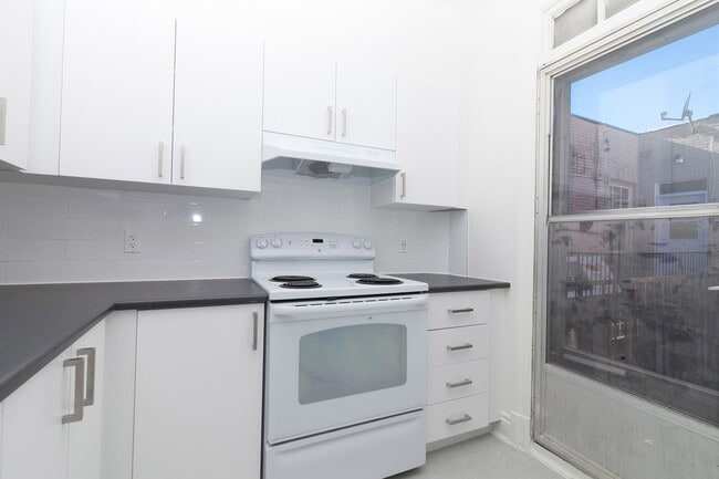 Building Photo - 3710 Ch. Queen Mary Unit 12