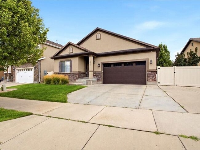 Photo - S Jordan-Beautiful 5 bed 3 bath family home