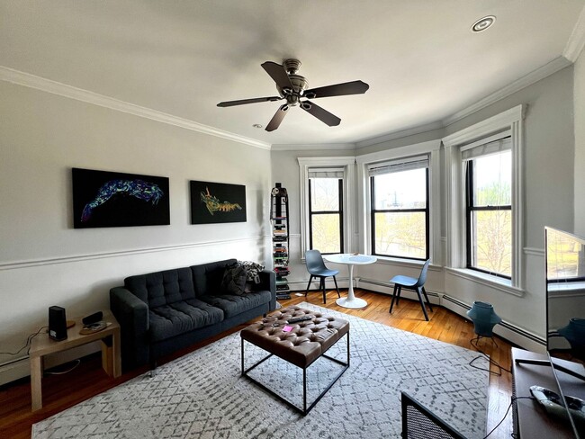 Renovated Top Floor 1-Bed on Park Drive | ... - Renovated Top Floor 1-Bed on Park Drive | ... Condo