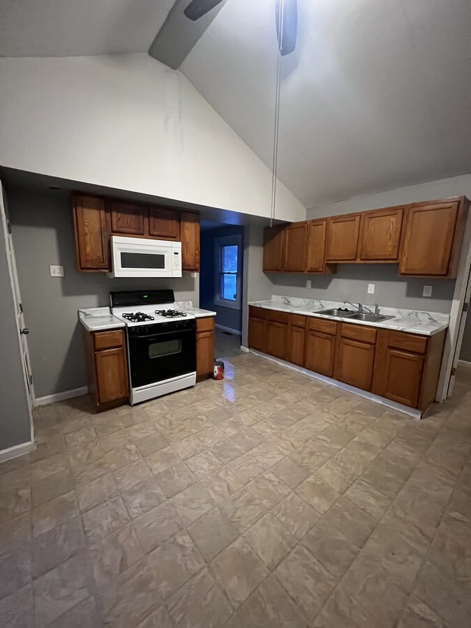 Photo - 204 Flora Dr