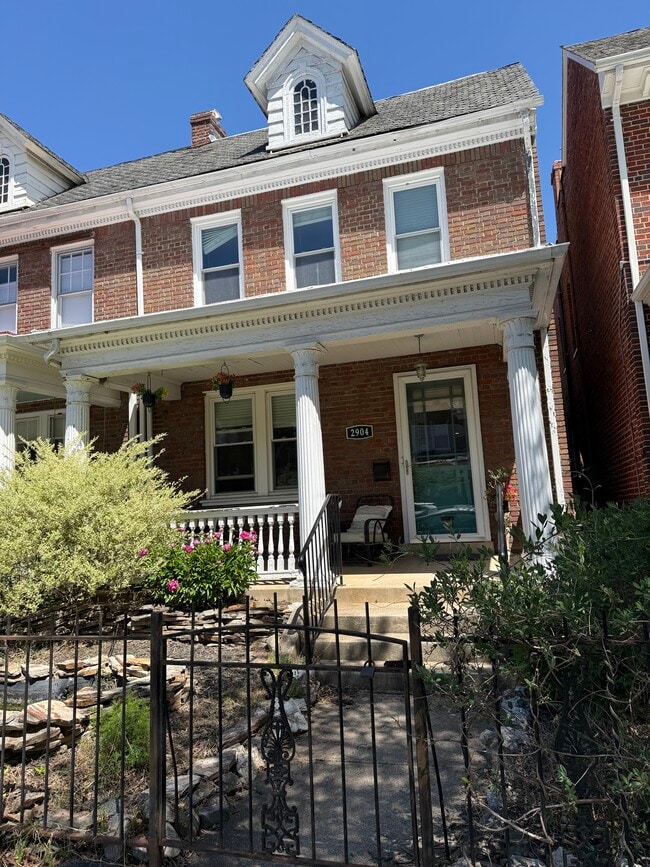 Building Photo - 2904 Parkwood Ave