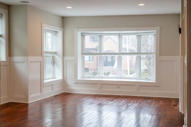 Photo - Gorgeous 5 Bedroom / 4 Full Bath Home along Chicago River