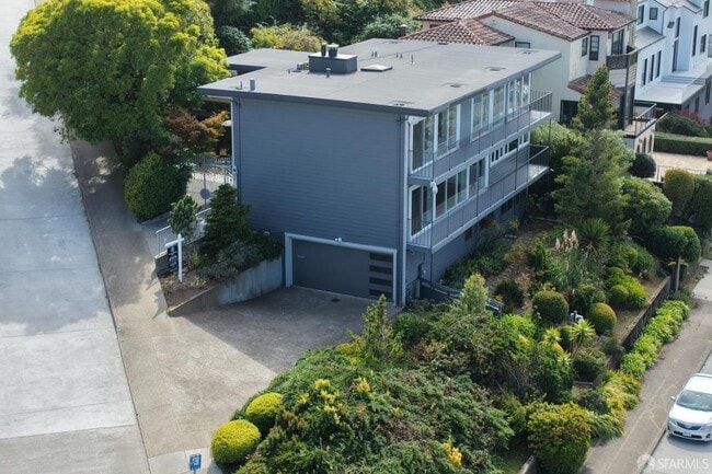 Building Photo - 2 Glenbrook Ave