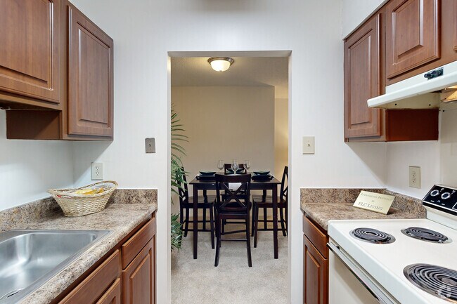 1BD 1BA 600SF