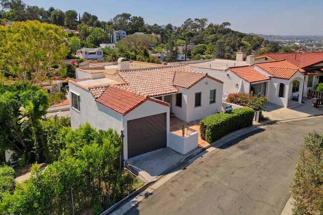 1505 Stanford Dr
