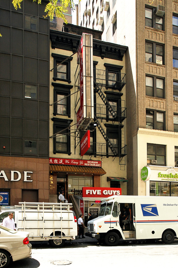 Photo - 36 W 48th St Apartments