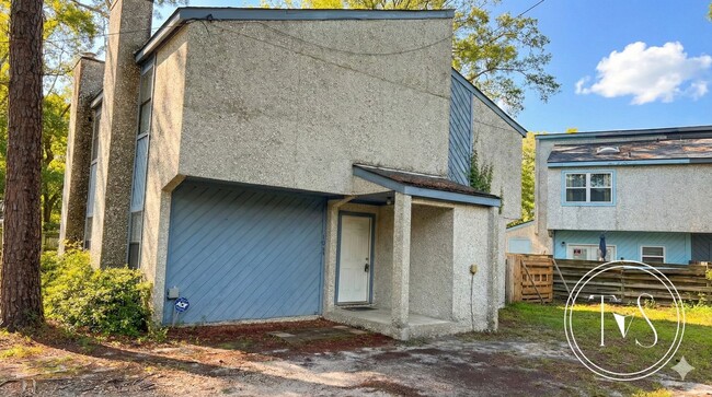 Photo - MOVE-IN SPECIAL: 50% OFF 1st FULL MONTH'S RENT!**