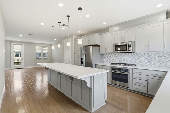 Building Photo - 621 Cinnamon Cir