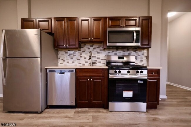 Building Photo - 456 Avon Ave Unit 3L