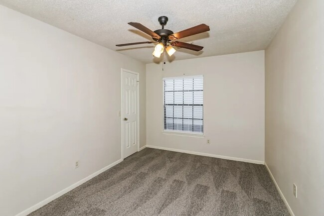 Photo - 22946 Benbury Dr