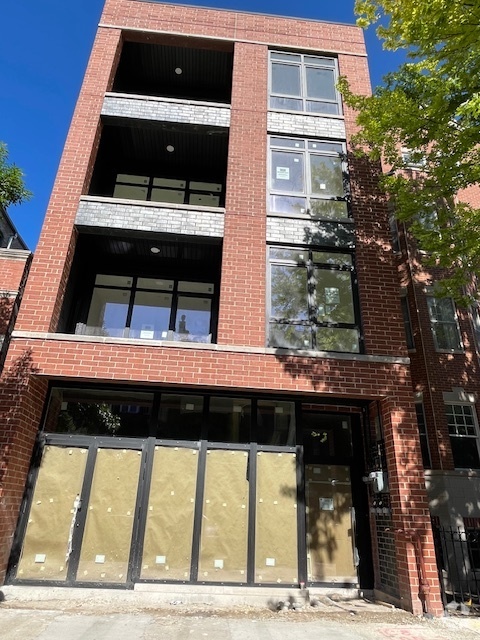 Building Photo - 3355 N Southport Ave Rental