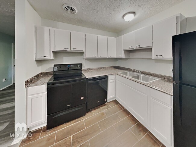 Photo - 5906 Pineglen Ct