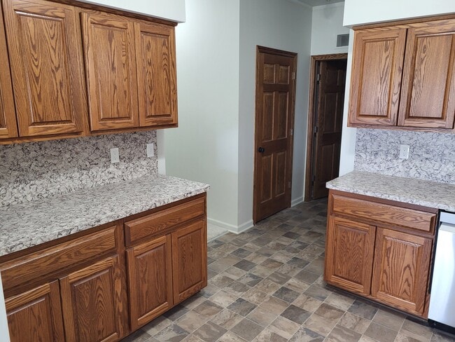 Photo - 11719 21 Mile Rd