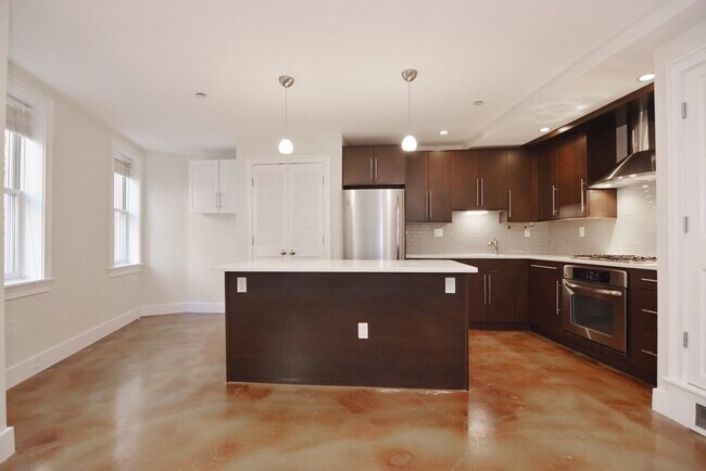 Photo - 64-66 Salem St Unit 2