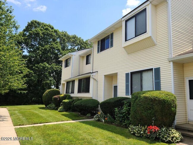 215 Clubhouse Dr