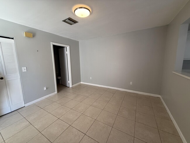 Photo - 11904 Basin St S