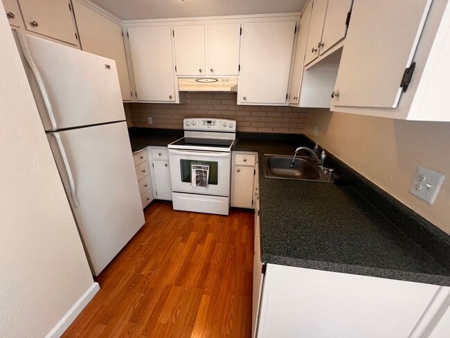 Photo - Great condo in a well managed complex with...