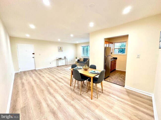 Photo - 3829 Hamilton St Unidad E-301