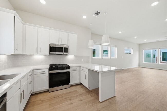 Photo - 3073 Hicks St