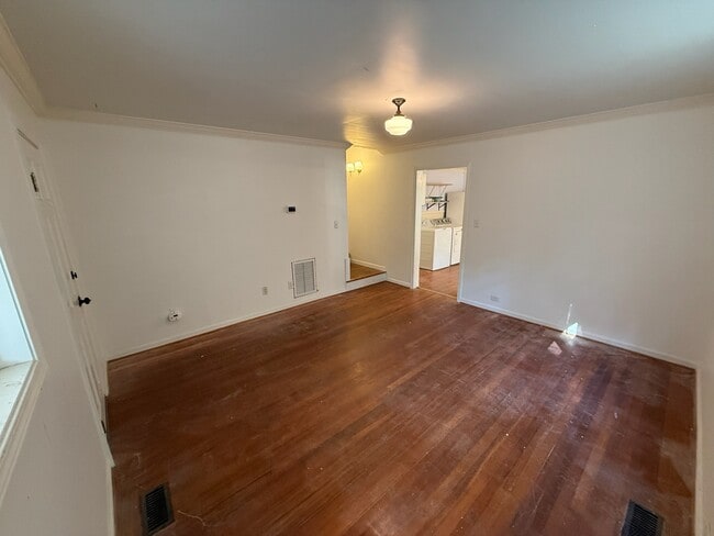 Photo - 910 Orient St