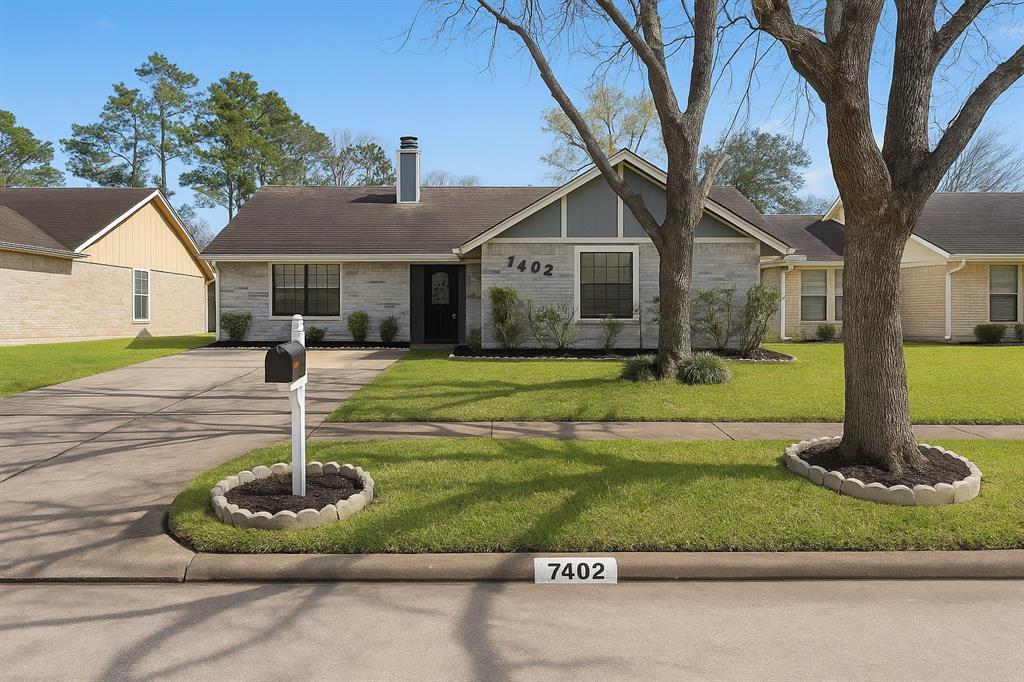 Photo - 7402 Goldfinch Dr House