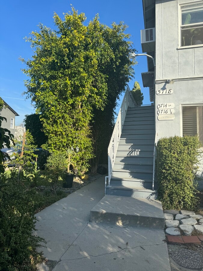 Photo - 5722 Elmer Ave Unidad 5718 Elmer Ave.  D